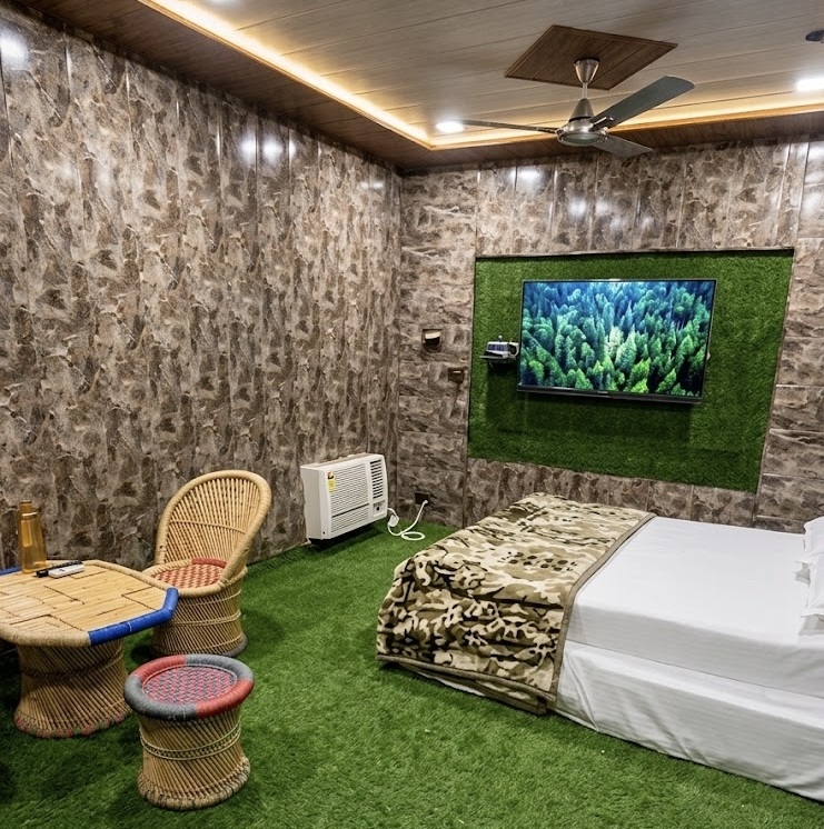 Party & Theatre Room